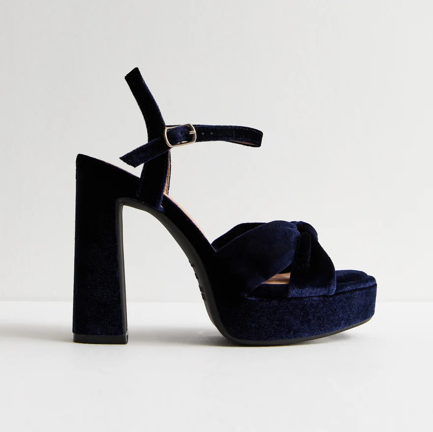 کفش پاشنه بلند نیولوک به قیمت 40 دلار