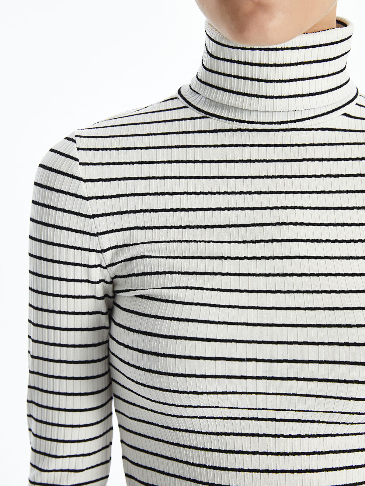 پلیور یقه اسکی زنانه ال سی وایکیکی مدل W45105Z8