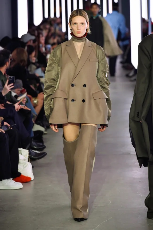 مد زرهی و کفش برند Sacai