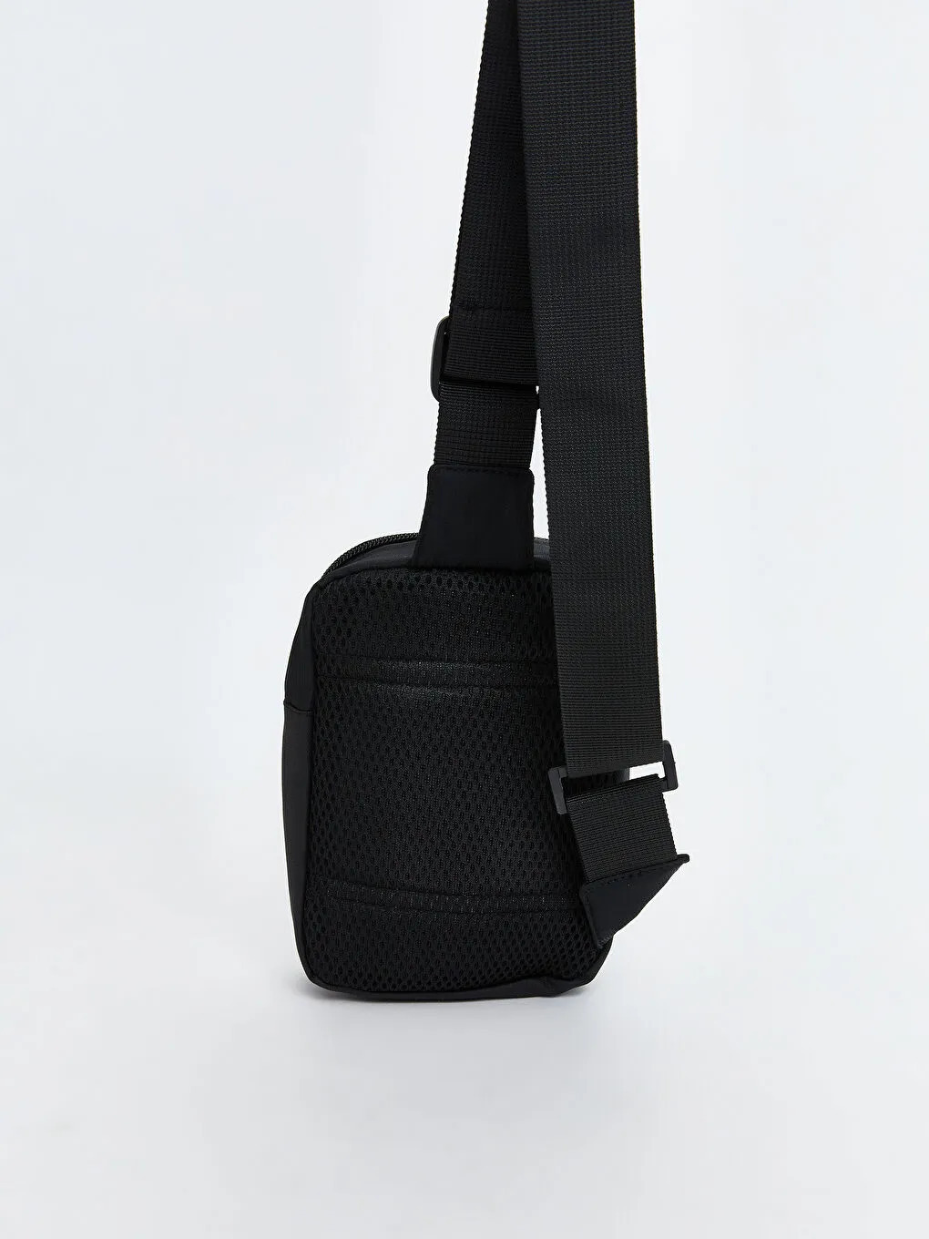 کیف سینه مردانه ال سی وایکیکی مدل W45918Z8