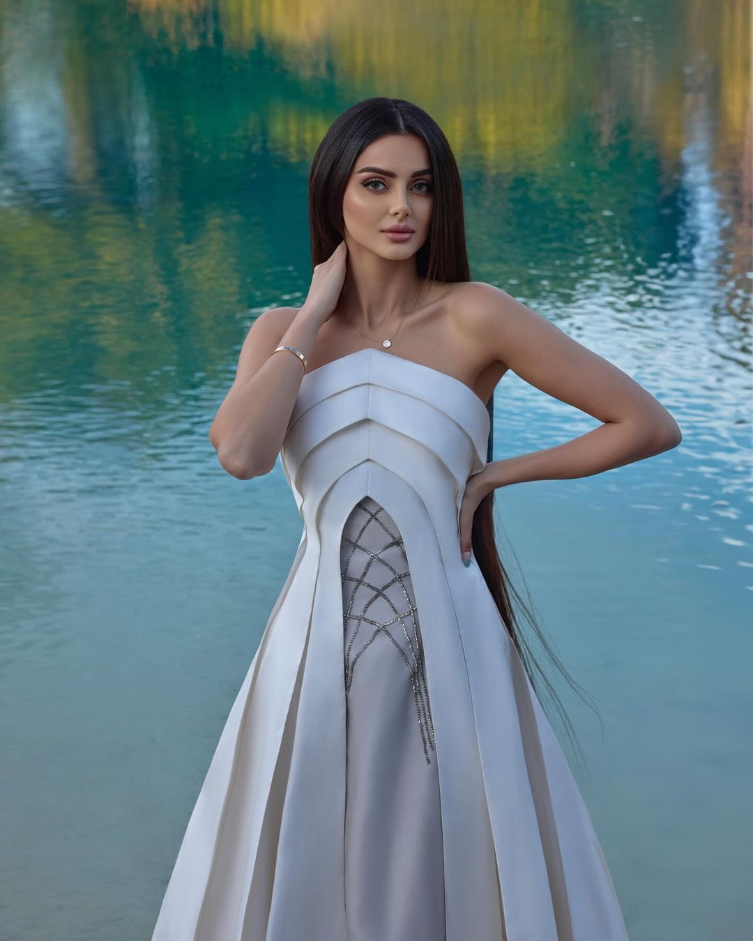 مه لقا جابری در لباس برج آزادی ژیلا صابری